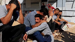 Israeli strike kills 20 in Gaza school