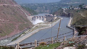 Explosions rock Indian Kashmir