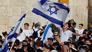 Far-right Israelis confront Palestinians, other Israelis in Jerusalem march