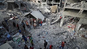 Tens of thousands protest against Gaza war