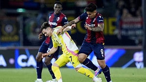 Lazio snatch draw with 10-man Juve