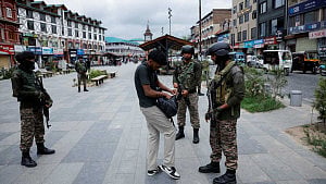 India warns Pakistan against ceasefire violations