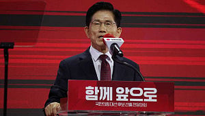 S Korea conservatives pick Kim Moon-soo as presidential candidate