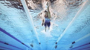 US’s Ledecky breaks own swimming world record