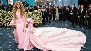 Stars shine in tailored looks at Met Ball