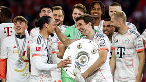 Bayern beat Gladbach in Mueller's final home game