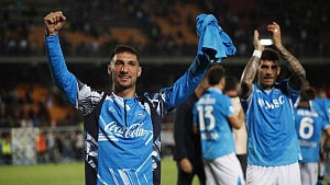 Napoli beat Lecce to edge closer to Serie A title