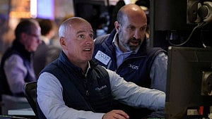 Wall Street advances on trade hopes
