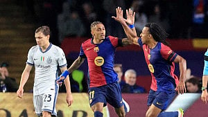 Barca look to extend lead over Real