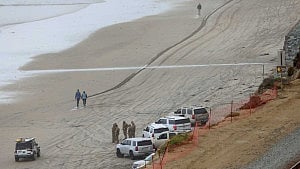 3 dead after boat capsizes near San Diego