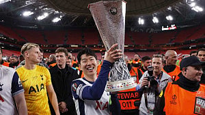 UEFA apologises after running out of medals during UEL final ceremony