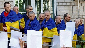 Russia, Ukraine each free 390 in start of biggest swap