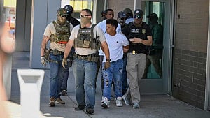 US SC lets Trump revoke 'parole' status for migrants