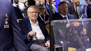 Buffett to step down as Berkshire CEO after 60 years