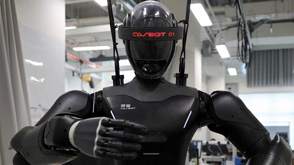 A CASBOT 01 humanoid robot moves its arms during a demonstration to Reuters at a laboratory under Zhongke Huiling in Beijing, China February 28, 2025. REUTERS/Florence Lo
