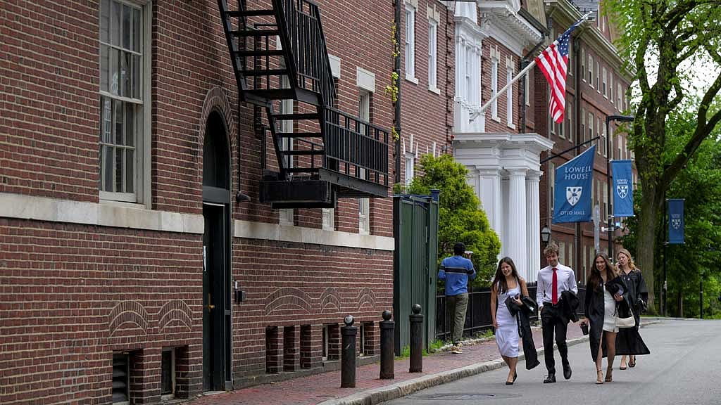 Students walk on the campus of Harvard University in Cambridge, Massachusetts, US, May 23, 2025. REUTERS/Faith Ninivaggi