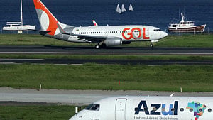 Venezuela revokes flight rights for 6 airlines amid growing US tensions
