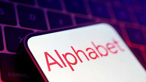 Berkshire reveals new $4.3bn Alphabet stake