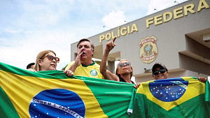 Brazil top court votes to keep Bolsonaro in custody