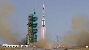 Space debris delays Chinese astronauts’ return