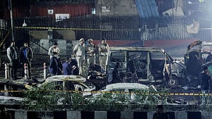 8 killed in Delhi car explosion