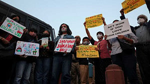 New Delhi police detain dozens in anti-pollution protests