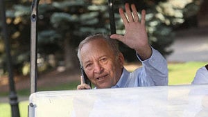 Larry Summers leaves Harvard, OpenAI after Epstein emails