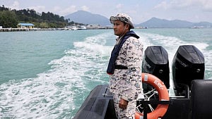 Malaysia searches for Rohingya after boat sinks, toll hits 21