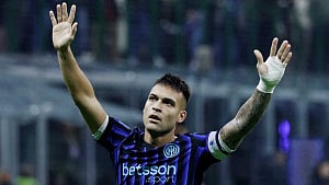 Inter beat Lazio to go top of Serie A