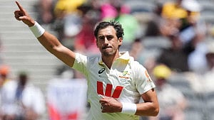 Starc celebrates 7 as England collapse in Ashes opener