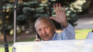 Larry Summers resigns from OpenAI board