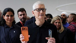 Apple intensifies succession planning for CEO Cook
