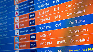 US flight delays, cancellations accelerate amid shutdown