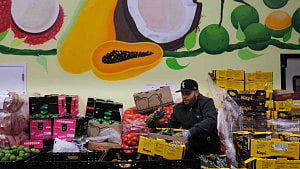 US grocers brace for sales dip