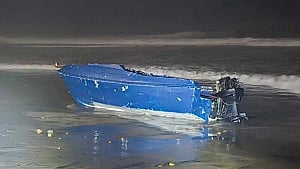 যুক্তরাষ্ট্রের সান ডিয়াগো উপকূলে নৌকা উল্টে ৪ জনের মৃত্যু