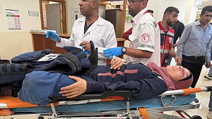 Israeli settlers attack Palestinians, journalists: witnesses