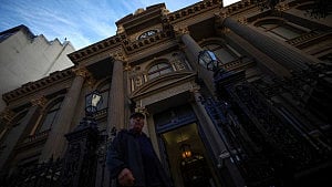 Argentina signs $20bn currency swap deal with US: central bank