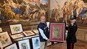 Italian police raid Dali exhibition
