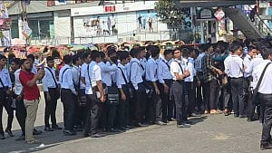 College students block Science Lab intersection for half hour