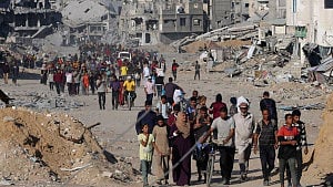 Gazans stream back home