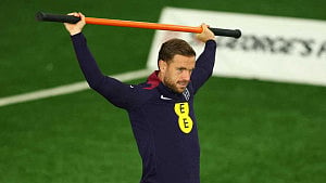 Henderson says he is not in England team to be a cheerleader