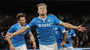 Napoli move top with win over Genoa