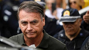 Brazil SC justice keeps Bolsonaro under house arrest