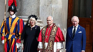 King Charles, Pope Leo pray together in 500-year first