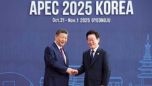 Xi holds court at APEC summit after Trump trade truce