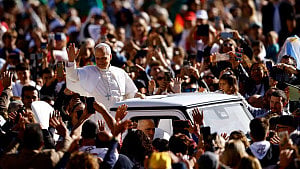 Pope's critique of Trump ends honeymoon with conservative Catholics