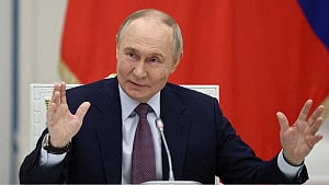 Russia will never bow to US pressure: Putin