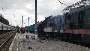 Russian strike hits Ukraine train station
