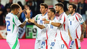 Italy score 7 goals to win 5-4