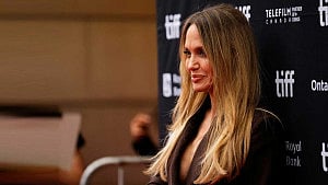 Jolie reflects on family cancer history before 'Couture' premiere